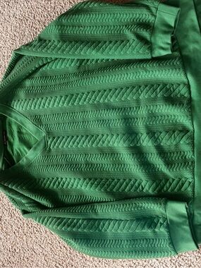 Adrianna Papell Green V‑Neck Textured Knit Sweatshirt